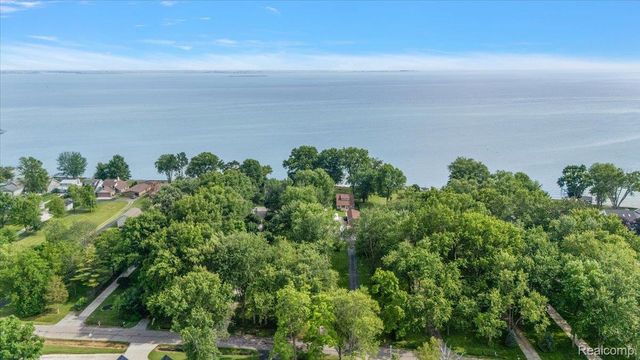 38292 Murdick Drive, New Baltimore, MI 48047