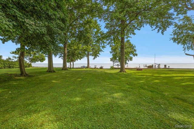 38292 Murdick Drive, New Baltimore, MI 48047