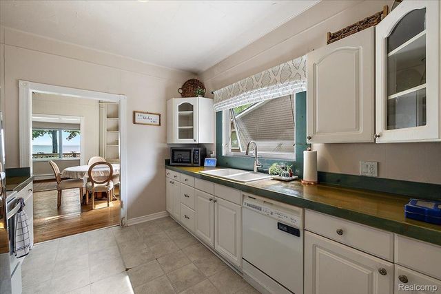 38292 Murdick Drive, New Baltimore, MI 48047