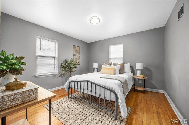 805 N Elizabeth Avenue, St Louis, MO 63135
