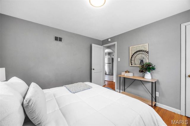 805 N Elizabeth Avenue, St Louis, MO 63135
