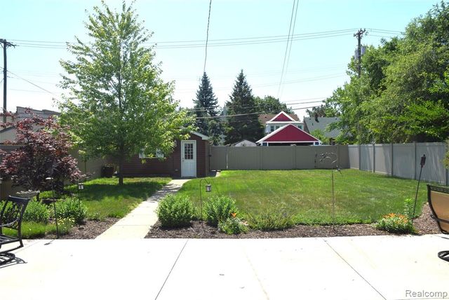 331 Chestnut Street, Wyandotte, MI 48192