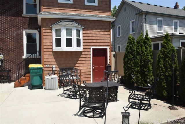 331 Chestnut Street, Wyandotte, MI 48192