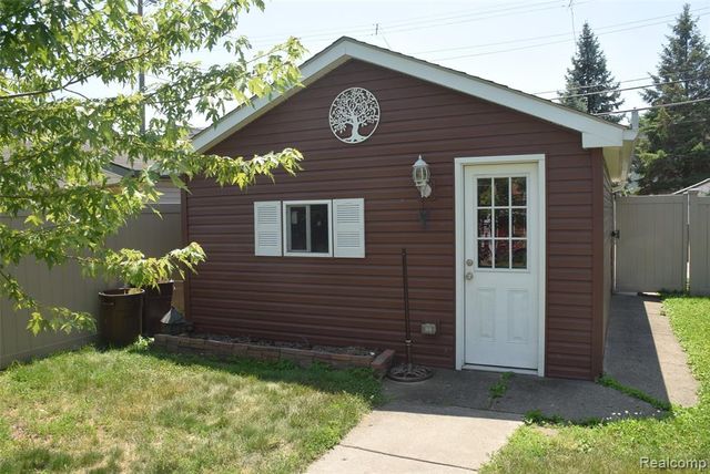 331 Chestnut Street, Wyandotte, MI 48192