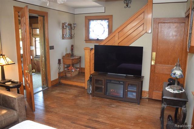 331 Chestnut Street, Wyandotte, MI 48192