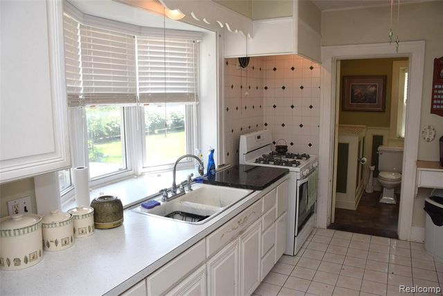 331 Chestnut Street, Wyandotte, MI 48192