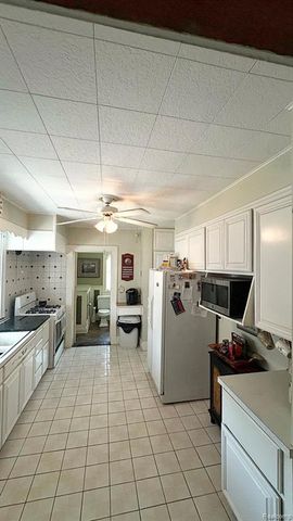 331 Chestnut Street, Wyandotte, MI 48192