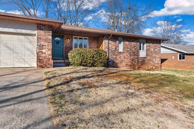 1923 E Valley Water Mill Road, Springfield, MO 65803
