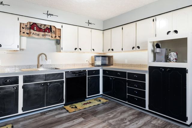 1923 E Valley Water Mill Road, Springfield, MO 65803