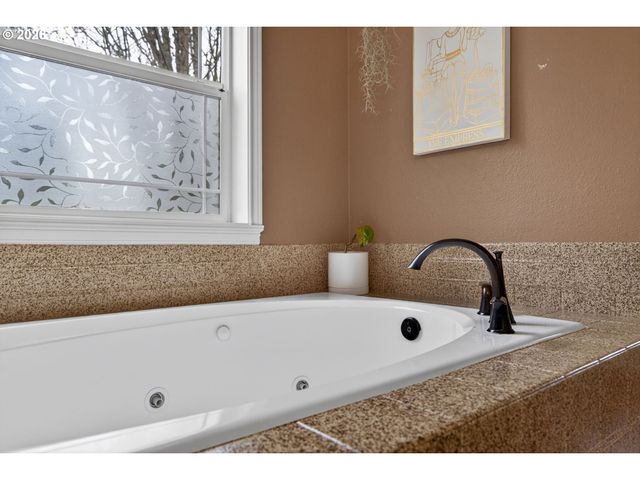 14302 Nw DUNBAR Ln, Portland, OR 97231