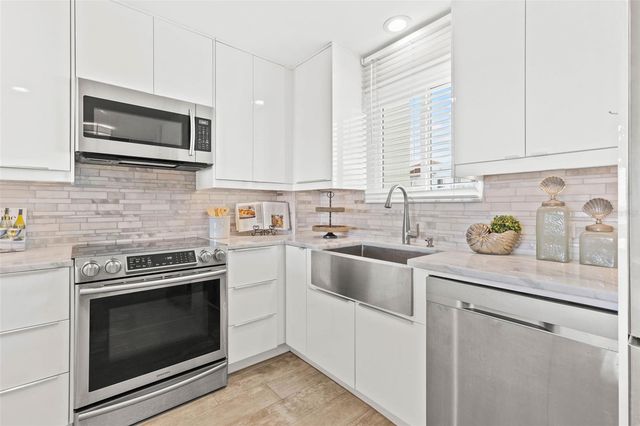 1365 SNELL ISLE BOULEVARD NE 8D, St Petersburg, FL 33704