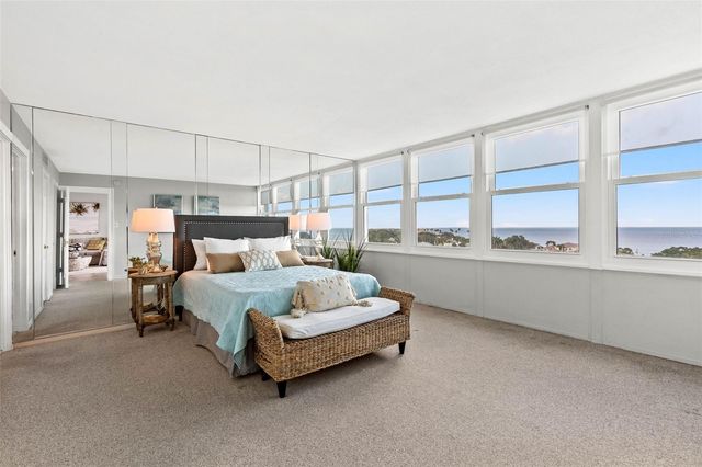 1365 SNELL ISLE BOULEVARD NE 8D, St Petersburg, FL 33704