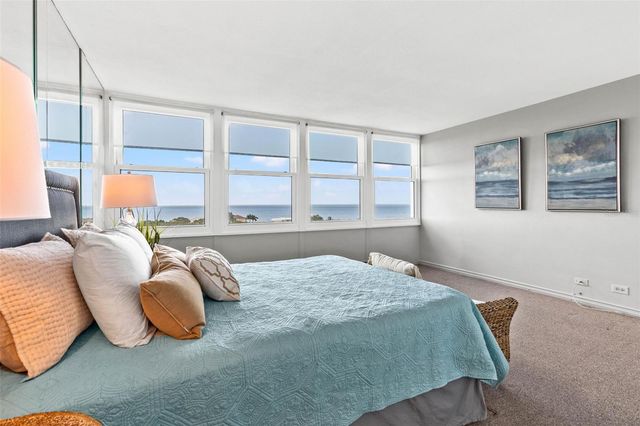 1365 SNELL ISLE BOULEVARD NE 8D, St Petersburg, FL 33704