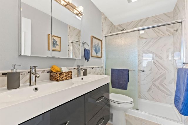 1365 SNELL ISLE BOULEVARD NE 8D, St Petersburg, FL 33704