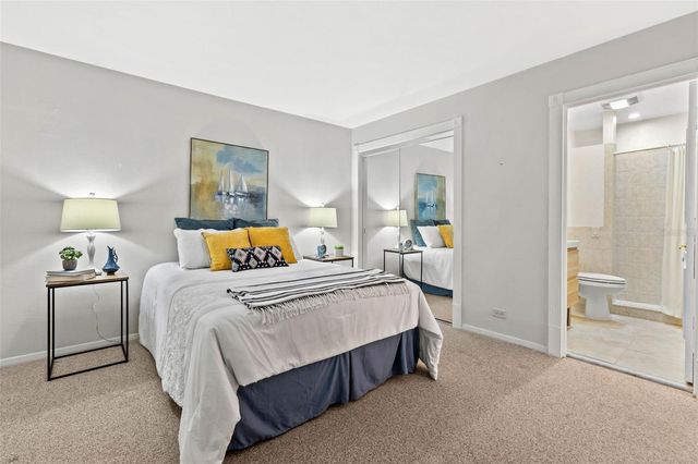 1365 SNELL ISLE BOULEVARD NE 8D, St Petersburg, FL 33704