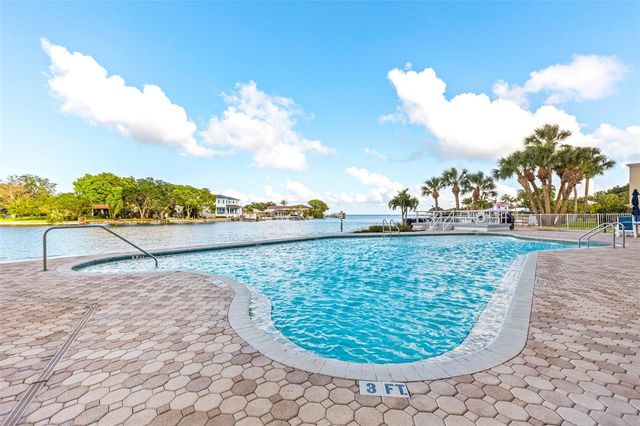 1365 SNELL ISLE BOULEVARD NE 8D, St Petersburg, FL 33704