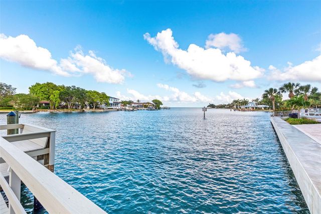 1365 SNELL ISLE BOULEVARD NE 8D, St Petersburg, FL 33704