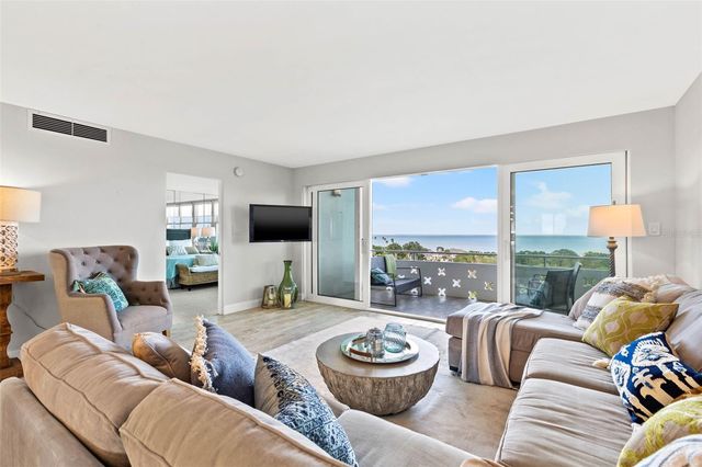 1365 SNELL ISLE BOULEVARD NE 8D, St Petersburg, FL 33704