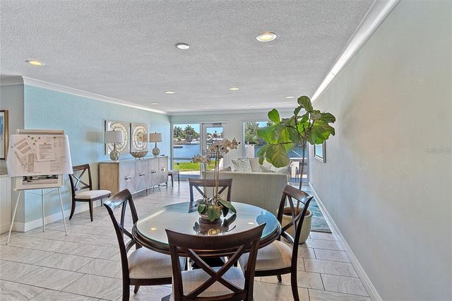 1365 SNELL ISLE BOULEVARD NE 8D, St Petersburg, FL 33704