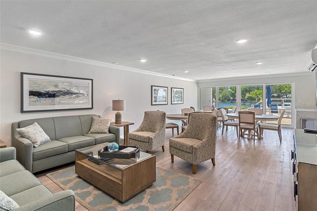 1365 SNELL ISLE BOULEVARD NE 8D, St Petersburg, FL 33704