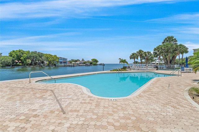 1365 SNELL ISLE BOULEVARD NE 8D, St Petersburg, FL 33704