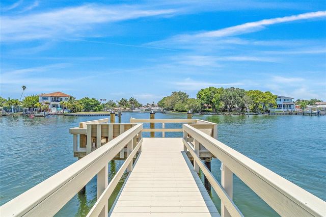1365 SNELL ISLE BOULEVARD NE 8D, St Petersburg, FL 33704