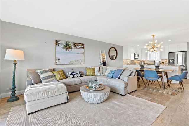 1365 SNELL ISLE BOULEVARD NE 8D, St Petersburg, FL 33704