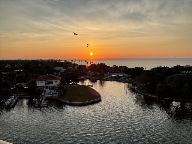 1365 SNELL ISLE BOULEVARD NE 8D, St Petersburg, FL 33704