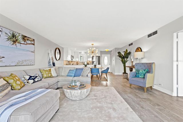 1365 SNELL ISLE BOULEVARD NE 8D, St Petersburg, FL 33704