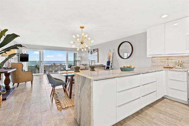 1365 SNELL ISLE BOULEVARD NE 8D, St Petersburg, FL 33704