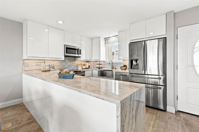 1365 SNELL ISLE BOULEVARD NE 8D, St Petersburg, FL 33704