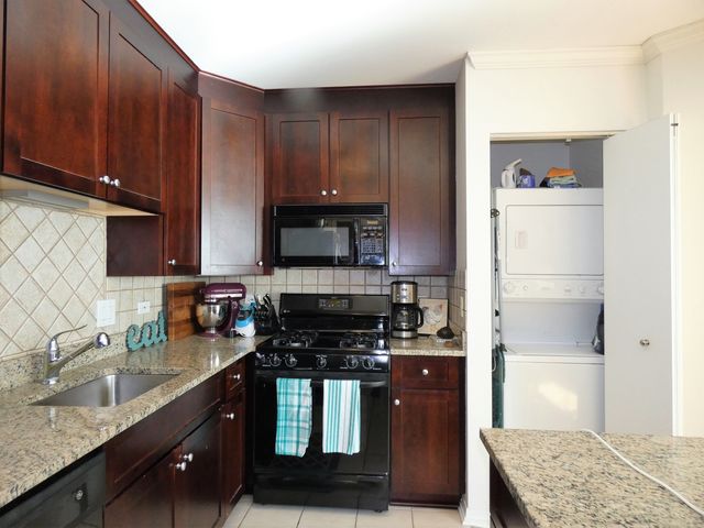 33 W ontario Street 17C, Chicago, IL 60654