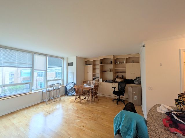 33 W ontario Street 17C, Chicago, IL 60654