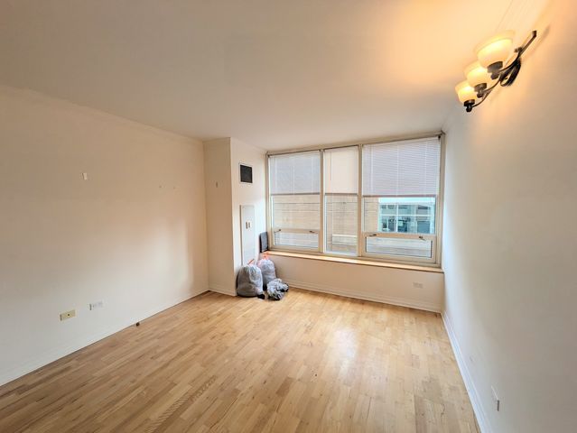 33 W ontario Street 17C, Chicago, IL 60654