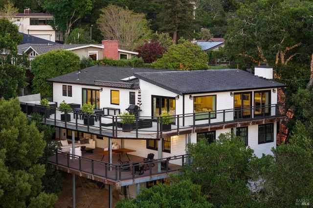 30 Corte Sereno, Greenbrae, CA 94904