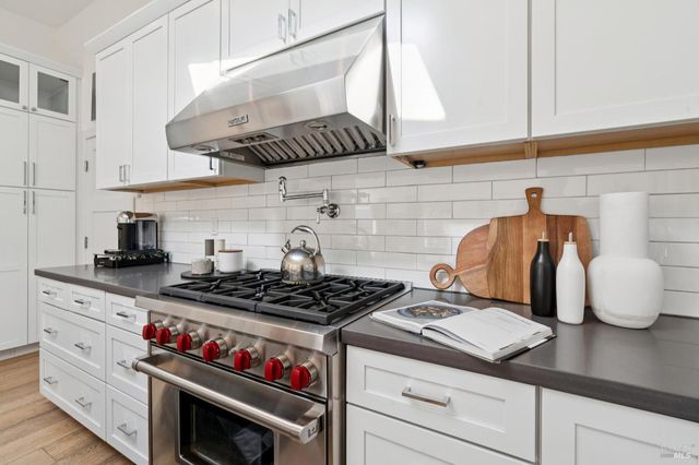 30 Corte Sereno, Greenbrae, CA 94904