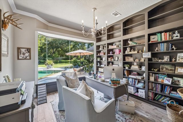11 Turtle Cove Court, Kingwood, TX 77346