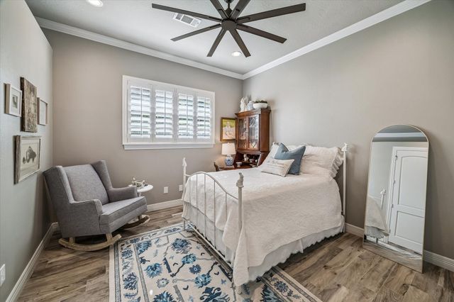 11 Turtle Cove Court, Kingwood, TX 77346