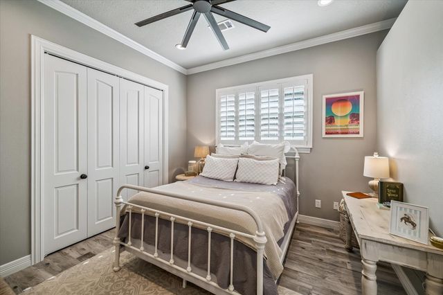 11 Turtle Cove Court, Kingwood, TX 77346