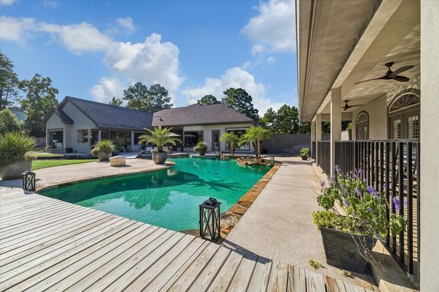 11 Turtle Cove Court, Kingwood, TX 77346