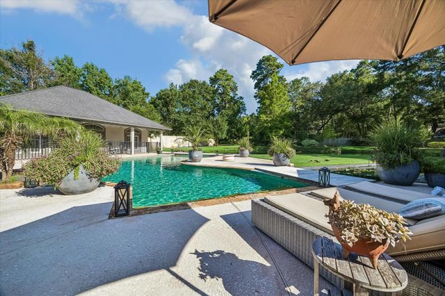 11 Turtle Cove Court, Kingwood, TX 77346