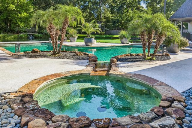 11 Turtle Cove Court, Kingwood, TX 77346