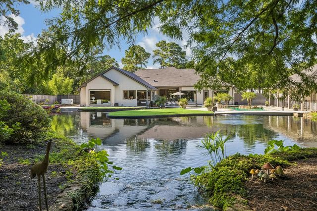 11 Turtle Cove Court, Kingwood, TX 77346