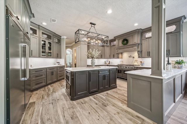 11 Turtle Cove Court, Kingwood, TX 77346
