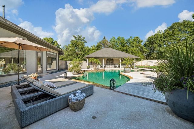 11 Turtle Cove Court, Kingwood, TX 77346