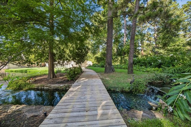 11 Turtle Cove Court, Kingwood, TX 77346