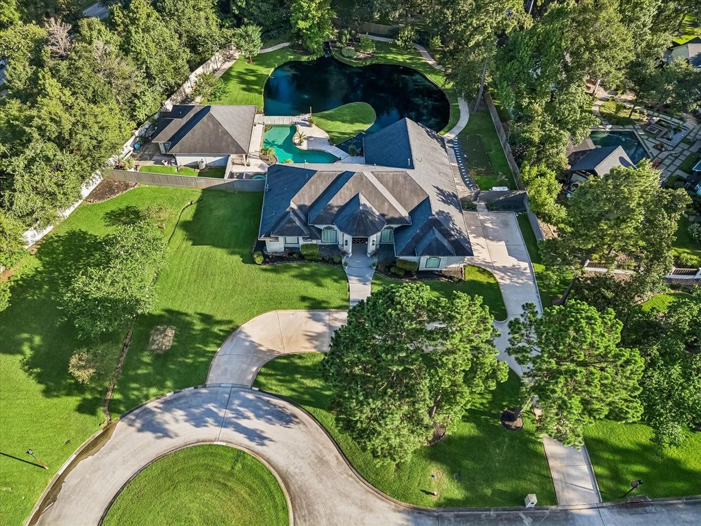 11 Turtle Cove Court, Kingwood, TX 77346