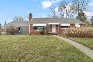 23592 Buckingham Street, Clinton Charter Township, MI 48036