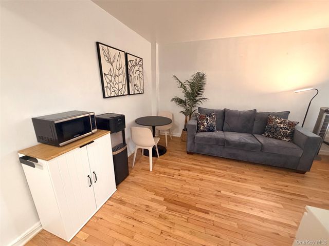 84-50 169th Street 319, Jamaica, NY 11432