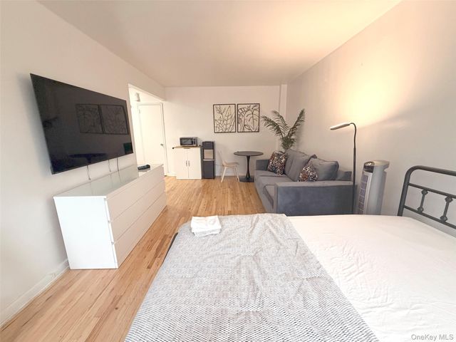 84-50 169th Street 319, Jamaica, NY 11432